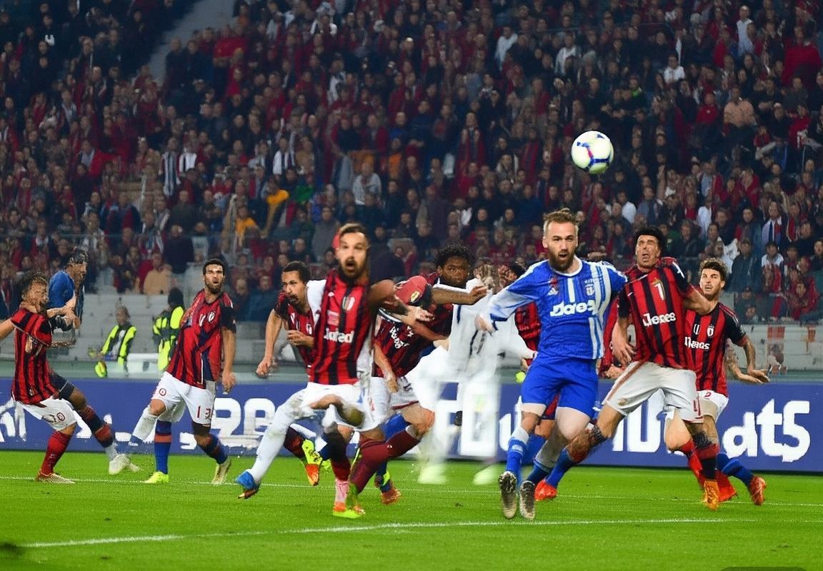 2020意甲巅峰对决：AC米兰对尤文图斯战术对决与平局影响(图1)